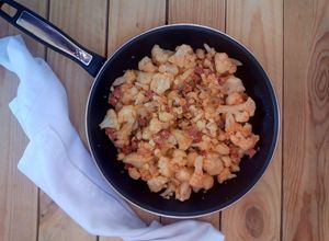 Foto principal de Coliflor salteada con jamón serrano