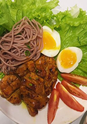 Hình của món Ức gà áp chảo mật ong.