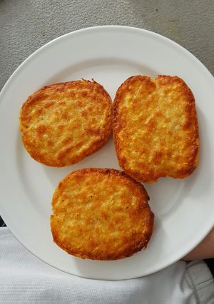A picture of Parmesan & garlic bread.