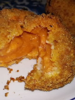 Una foto de Croquetas de bacalao al pisto