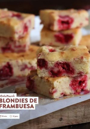 Una foto de Blondies de Frambuesa