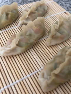 Una foto de Gyozas de verduras