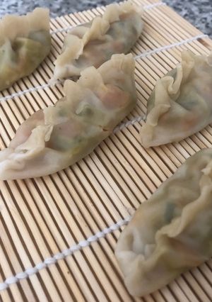 Una foto de Gyozas de verduras
