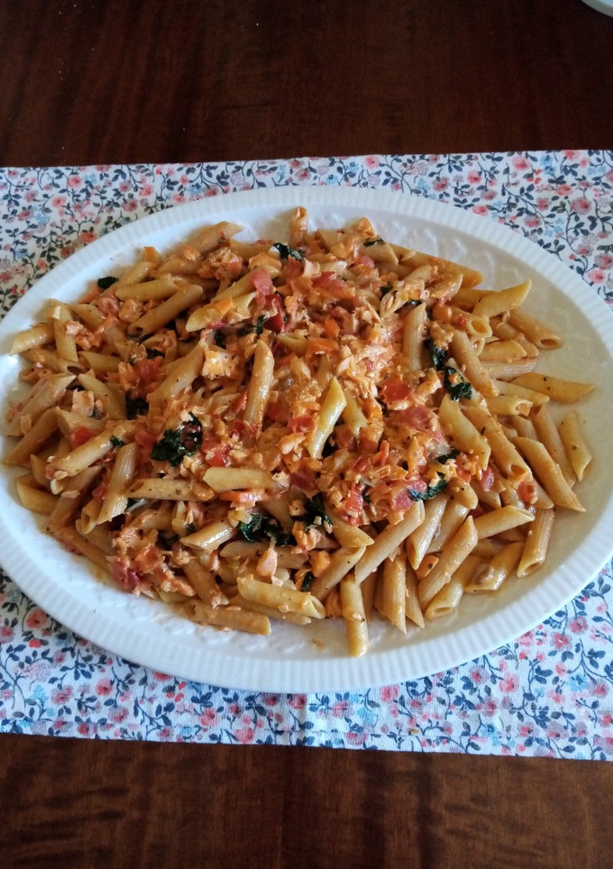 Una foto de Pasta con salmón noruego al vodka