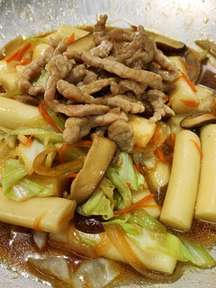 肉絲高麗菜炒年糕 的食譜成品照片