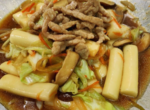 肉絲高麗菜炒年糕 的食譜成品照片