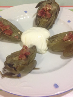 Una foto de Alcachofas al horno con huevo poché