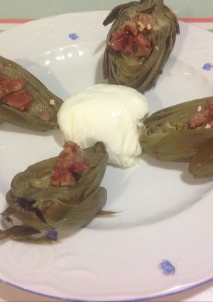 Una foto de Alcachofas al horno con huevo poché