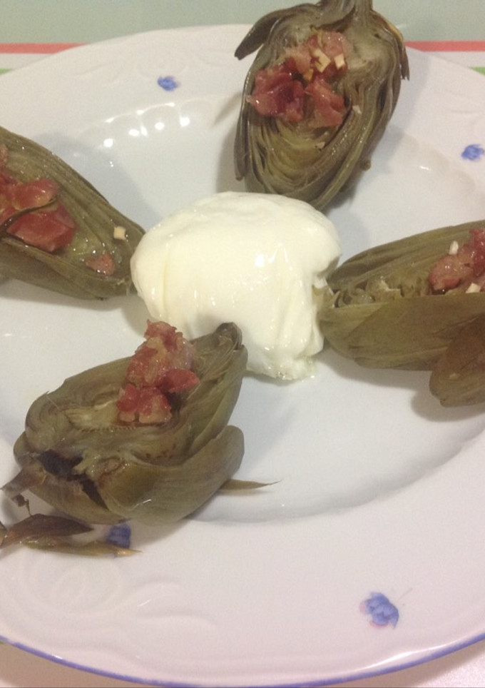 Una foto de Alcachofas al horno con huevo poché
