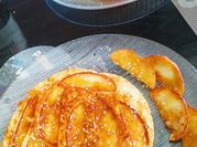 Una foto de panqueques de manzana