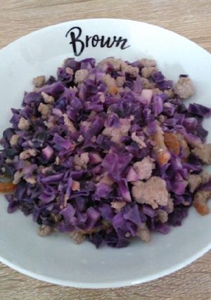 A picture of 紫包菜炒肉碎 Stir-fried Red Cabbage with Minced Meat.