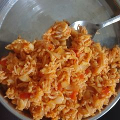 A picture of Onion tomato fried rice.