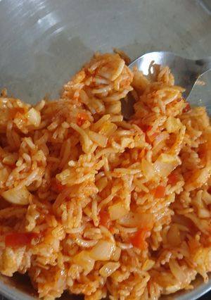 A picture of Onion tomato fried rice.