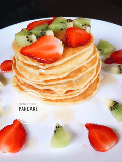 Foto resep Pancake Buah (Honey Fruit Pancake)