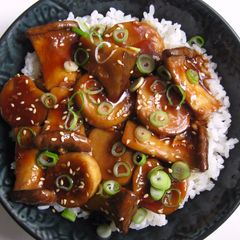 A picture of King Oyster Mushroom Rice Bowl.