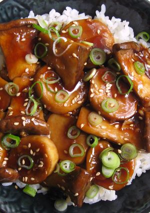 A picture of King Oyster Mushroom Rice Bowl.