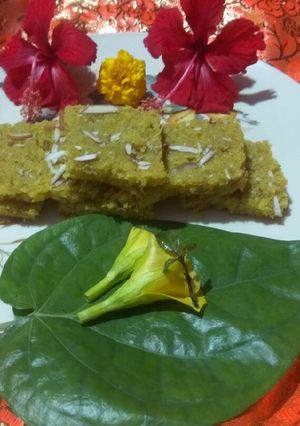 सूजी चना दाल बर्फी (Suji chana dal barfi recipe in Hindi) रेसिपी मुख्य फोटो