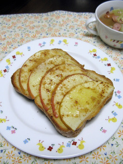 A picture of Apple Pie-Flavored Toast.