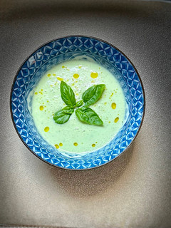 Una foto de Sopa helada de pepino y yogur