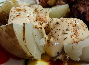 Una foto de ALIOLI, a la🌶️Pimienta de Cayena y Orégano...!
