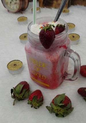 عکسی از دستور اسموتی موز و توت فرنگی