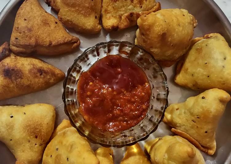 Recipe of Quick Samosa with spicy red chutney