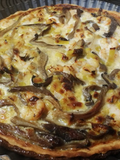 Una foto de Quiche de puerros, setas y gambas
