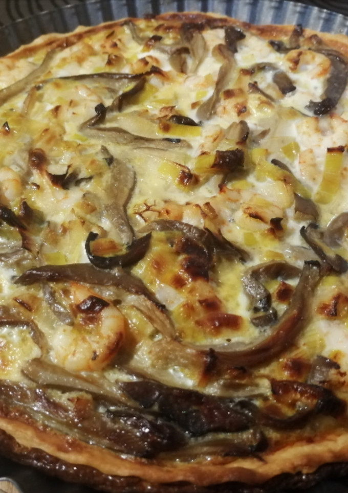 Una foto de Quiche de puerros, setas y gambas