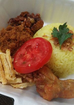 Foto resep Nasi kuning rice cooker