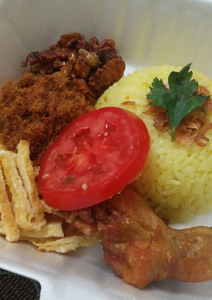Foto resep Nasi kuning rice cooker