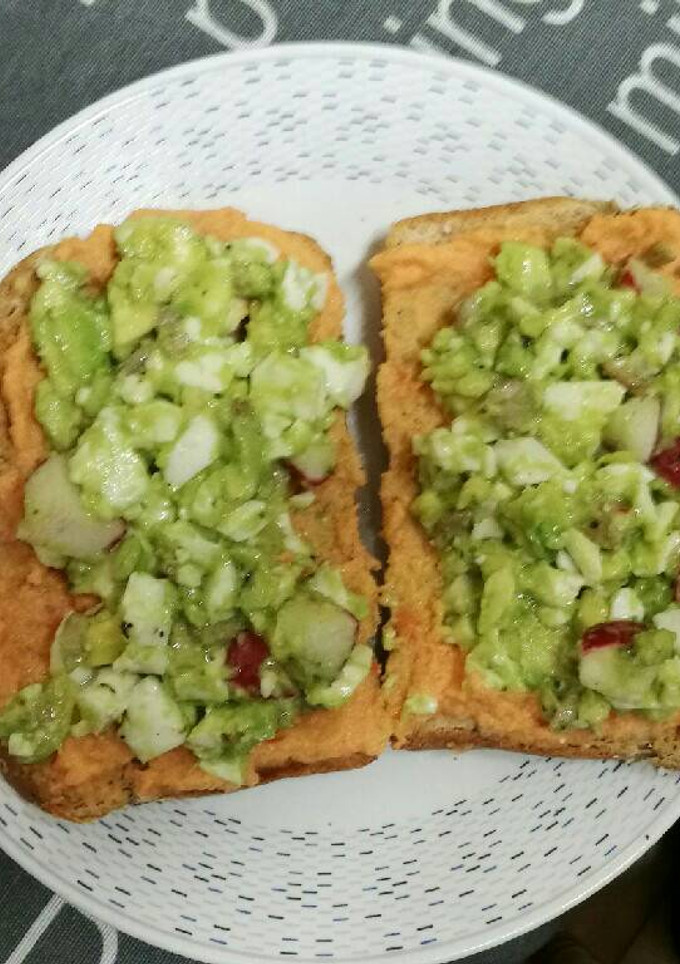 Una foto de Tostadas de aguacate