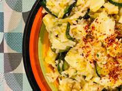 Una foto di insalata di riso freddo