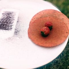 A picture of Strawberry khakhra.