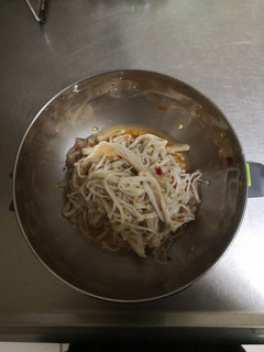 涼拌金針菇 的食譜成品照片
