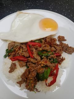 รูปของ กะเพราหมูสับ ไข่ดาว ไร้น้ำมันแห้งๆ จัดจ้าน