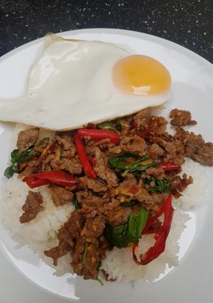 รูปของ กะเพราหมูสับ ไข่ดาว ไร้น้ำมันแห้งๆ จัดจ้าน