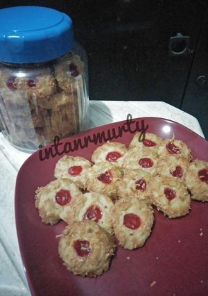 Foto resep Crunchy Strawberry Cheese Thumbprint Cookies