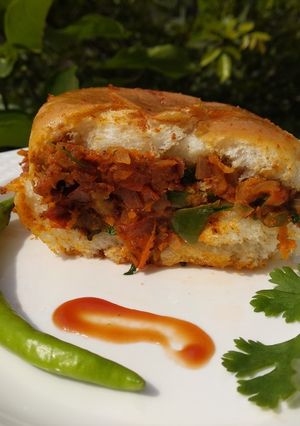A picture of Cheese masala pav.
