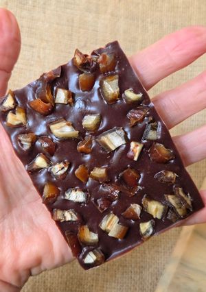 Una foto de Chocolatín con dátiles Deglet Nour de Argelia 🇩🇿 🌴sin azúcar agregado ni edulcorantes 🌴