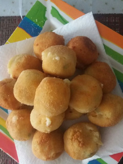 Una foto de Bolitas de papa y muzzarella