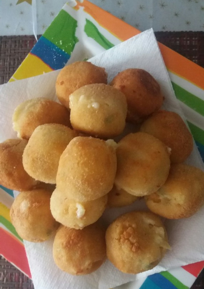Una foto de Bolitas de papa y muzzarella