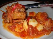 Una foto de cacerola de carne a la sidra