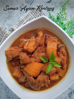 Foto resep Semur Ayam Kentang