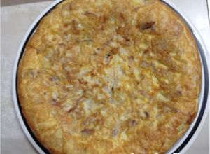 Una foto de Tortilla con carne de esqueleto de pollo
