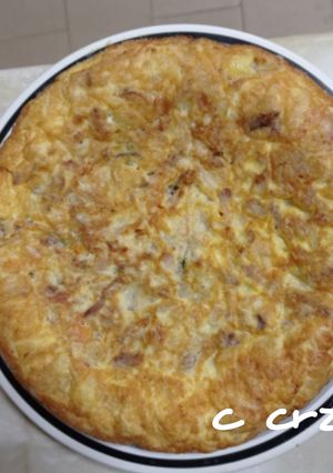 Una foto de Tortilla con carne de esqueleto de pollo
