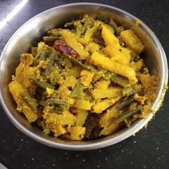 A picture of Borboti (pea bean)sabzi.