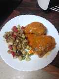 Muslos de pollo en salsa con menestra de verduras y setas en freidora de aire