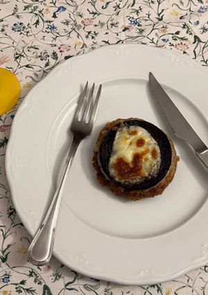 Una foto de Pincho de berenjenas rebozadas con morcilla y plátano caramelizado
