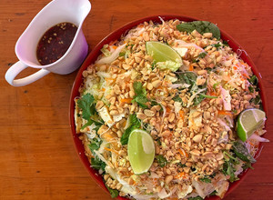 A picture of Vietnamese cabbage salad with tofu, rice vermicelli and peanuts.