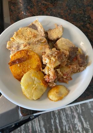 Una foto de Pacu al horno con zapallo calabacín